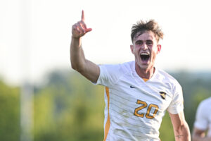 Ors-Navarro nets 1st-half trick to lead Mountaineers to season-opening victory
